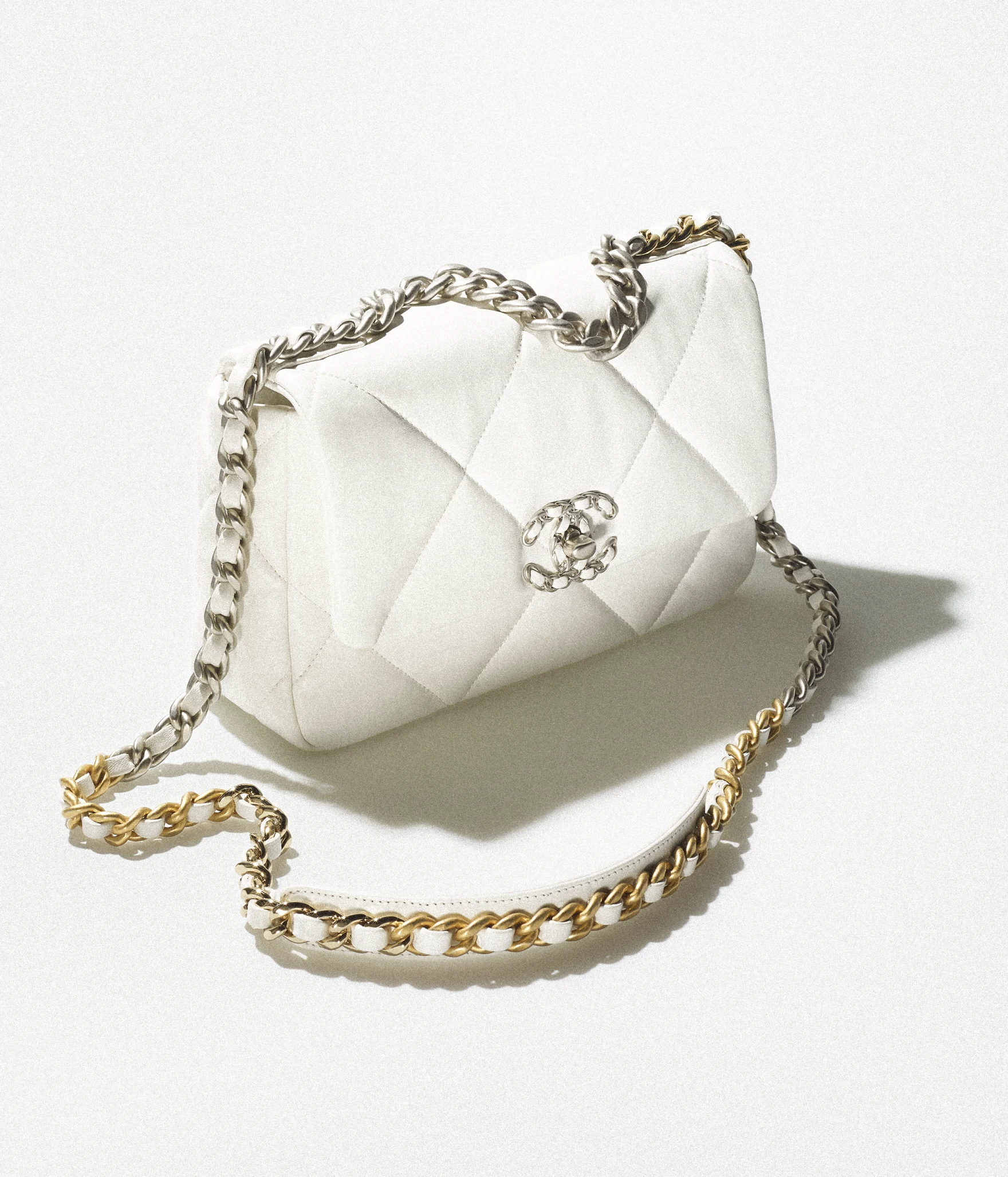 DM_20260117032607_001 CHANEL FLAP 19BAG WHITE - Image 1